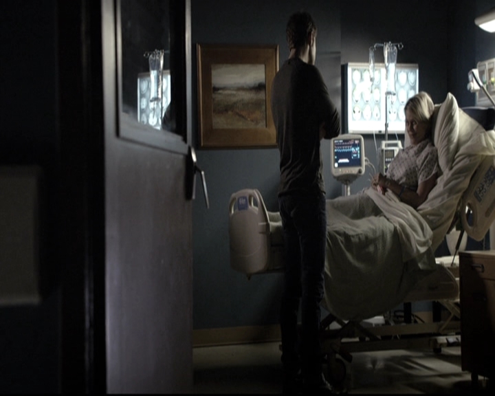 VampireDiariesWorld-dot-nl_6x12PrayerForTheDying2058.jpg