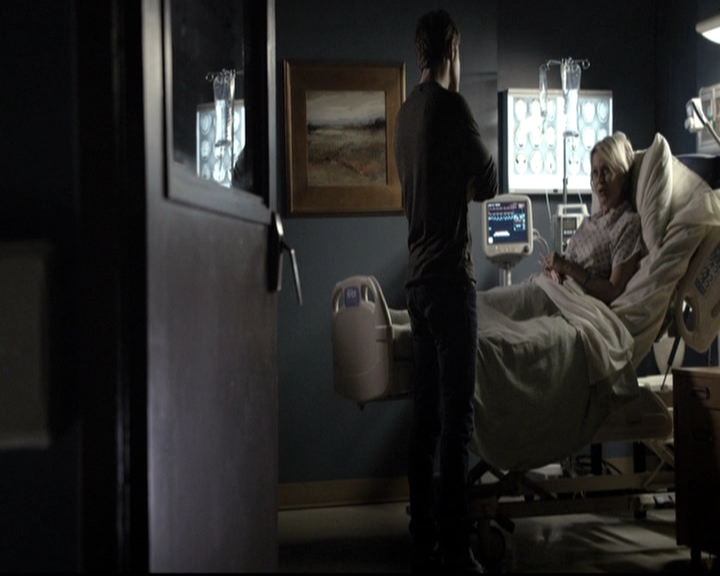 VampireDiariesWorld-dot-nl_6x12PrayerForTheDying2059.jpg