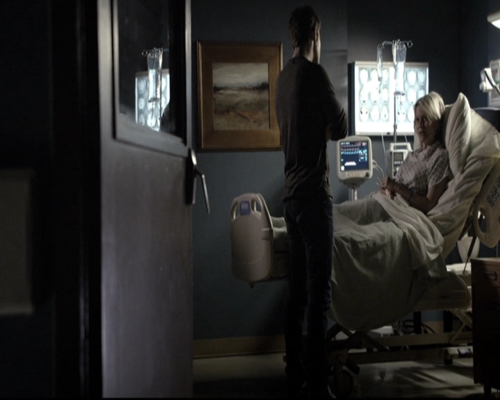 VampireDiariesWorld-dot-nl_6x12PrayerForTheDying2060.jpg