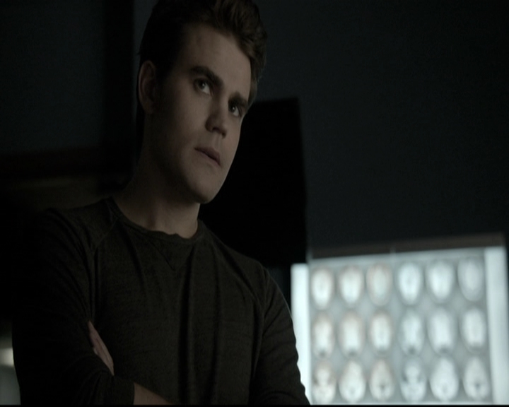 VampireDiariesWorld-dot-nl_6x12PrayerForTheDying2061.jpg