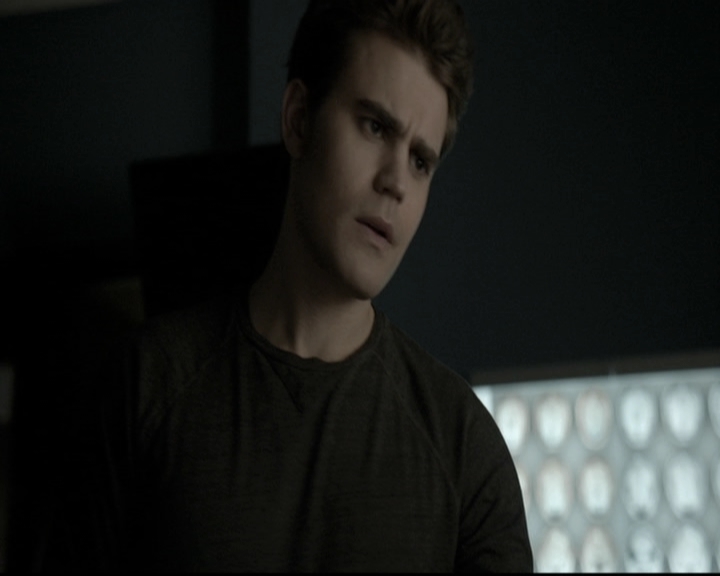 VampireDiariesWorld-dot-nl_6x12PrayerForTheDying2088.jpg