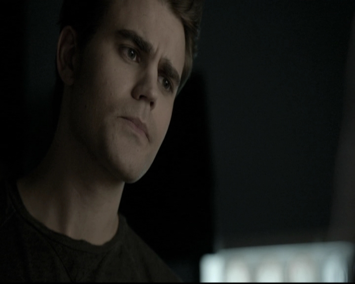 VampireDiariesWorld-dot-nl_6x12PrayerForTheDying2095.jpg