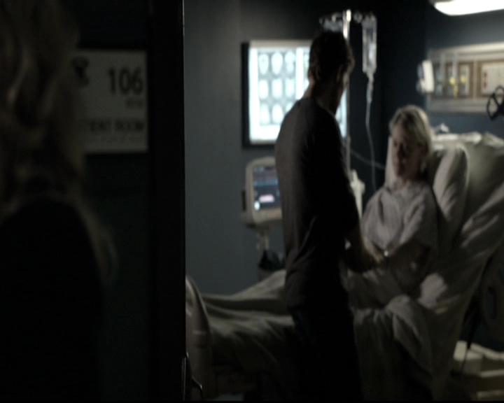 VampireDiariesWorld-dot-nl_6x12PrayerForTheDying2096.jpg