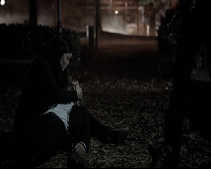 VampireDiariesWorld-dot-nl_6x12PrayerForTheDying2114.jpg