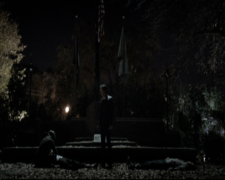 VampireDiariesWorld-dot-nl_6x12PrayerForTheDying2126.jpg