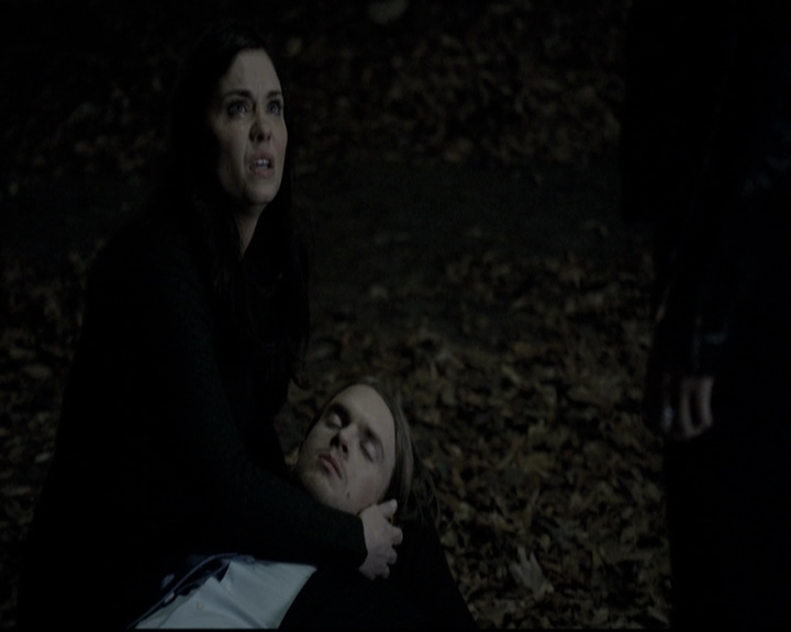 VampireDiariesWorld-dot-nl_6x12PrayerForTheDying2132.jpg