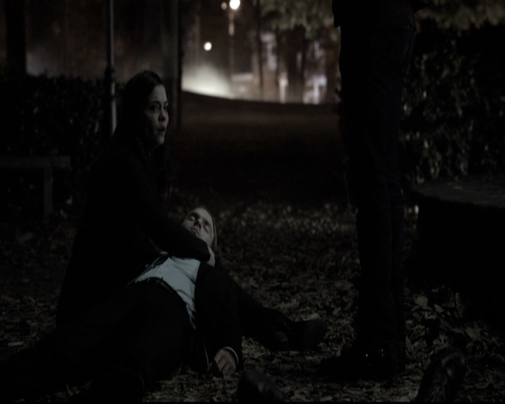 VampireDiariesWorld-dot-nl_6x12PrayerForTheDying2151.jpg