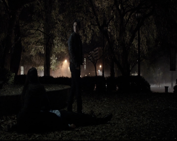 VampireDiariesWorld-dot-nl_6x12PrayerForTheDying2259.jpg