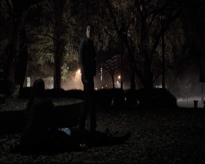 VampireDiariesWorld-dot-nl_6x12PrayerForTheDying2260.jpg