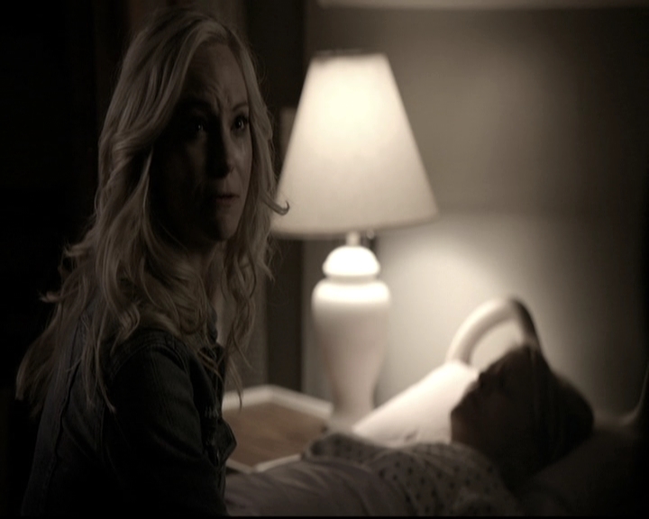 VampireDiariesWorld-dot-nl_6x14Stay1957.jpg