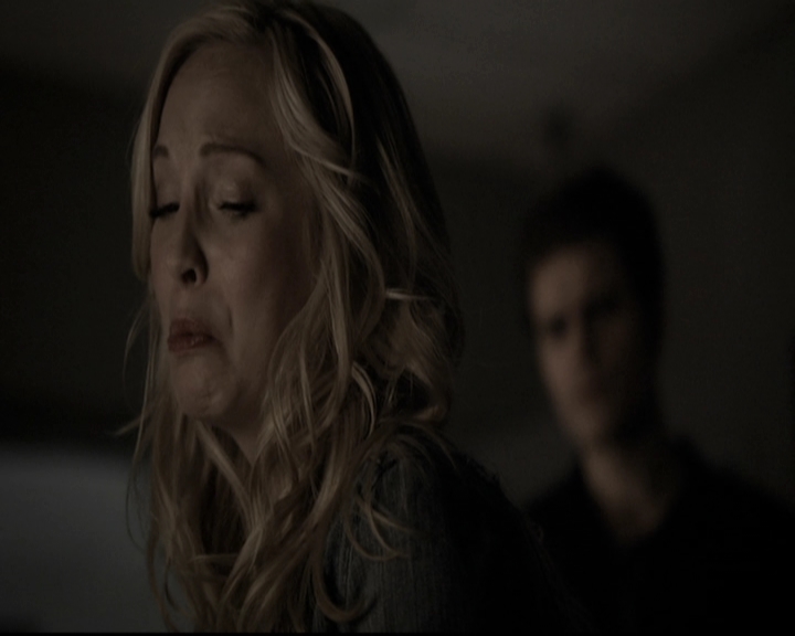 VampireDiariesWorld-dot-nl_6x14Stay1974.jpg