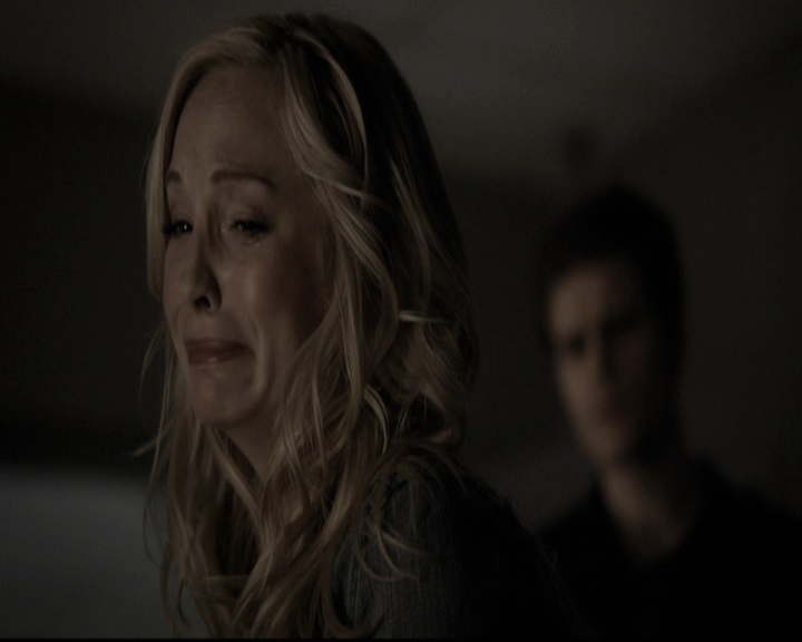 VampireDiariesWorld-dot-nl_6x14Stay1975.jpg