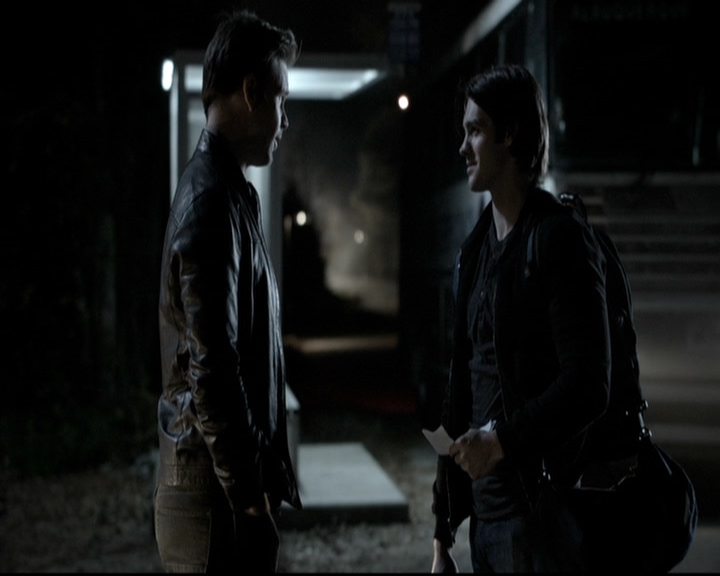 VampireDiariesWorld-dot-nl_6x14Stay2050.jpg