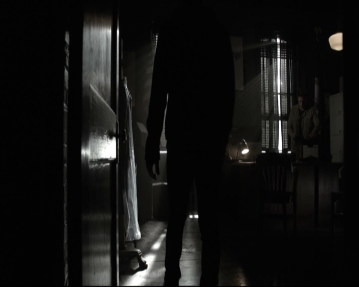 VampireDiariesWorld-dot-nl_6x15LetHerGo-deletedscenes0023.jpg