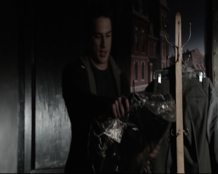 VampireDiariesWorld-dot-nl_6x15LetHerGo-deletedscenes0033.jpg