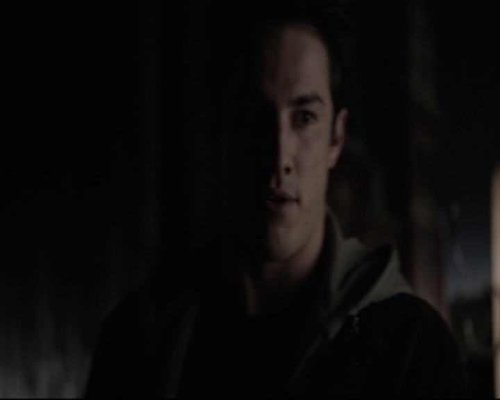 VampireDiariesWorld-dot-nl_6x15LetHerGo-deletedscenes0035.jpg