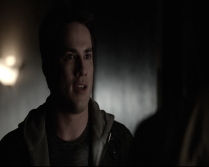 VampireDiariesWorld-dot-nl_6x15LetHerGo-deletedscenes0048.jpg