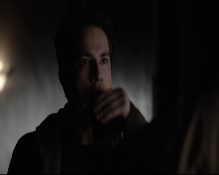 VampireDiariesWorld-dot-nl_6x15LetHerGo-deletedscenes0051.jpg