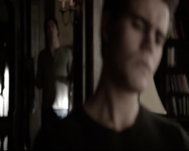 VampireDiariesWorld-dot-nl_6x15LetHerGo-deletedscenes0078.jpg