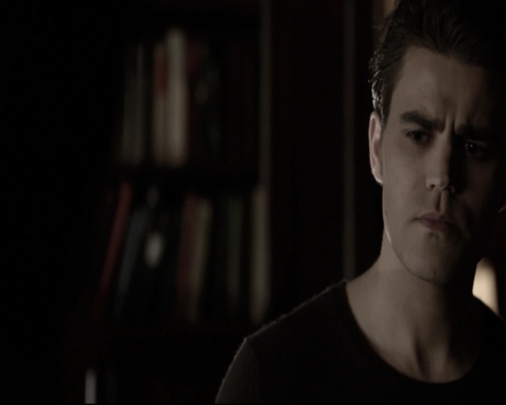 VampireDiariesWorld-dot-nl_6x15LetHerGo-deletedscenes0137.jpg