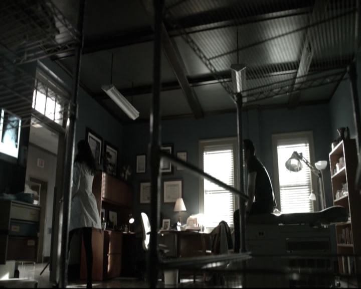 VampireDiariesWorld-dot-nl_6x15LetHerGo-deletedscenes0187.jpg