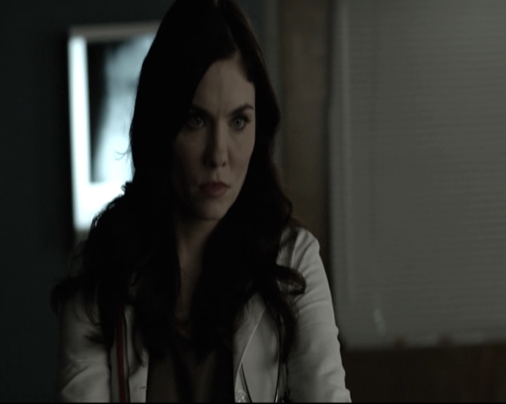 VampireDiariesWorld-dot-nl_6x15LetHerGo-deletedscenes0193.jpg