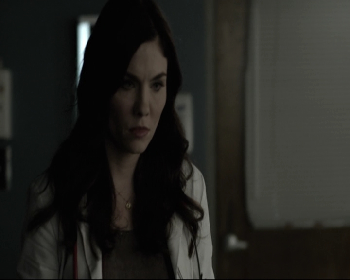 VampireDiariesWorld-dot-nl_6x15LetHerGo-deletedscenes0194.jpg