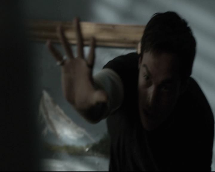 VampireDiariesWorld-dot-nl_6x15LetHerGo-deletedscenes0211.jpg