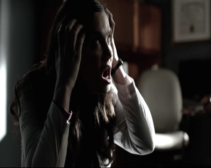 VampireDiariesWorld-dot-nl_6x15LetHerGo-deletedscenes0221.jpg