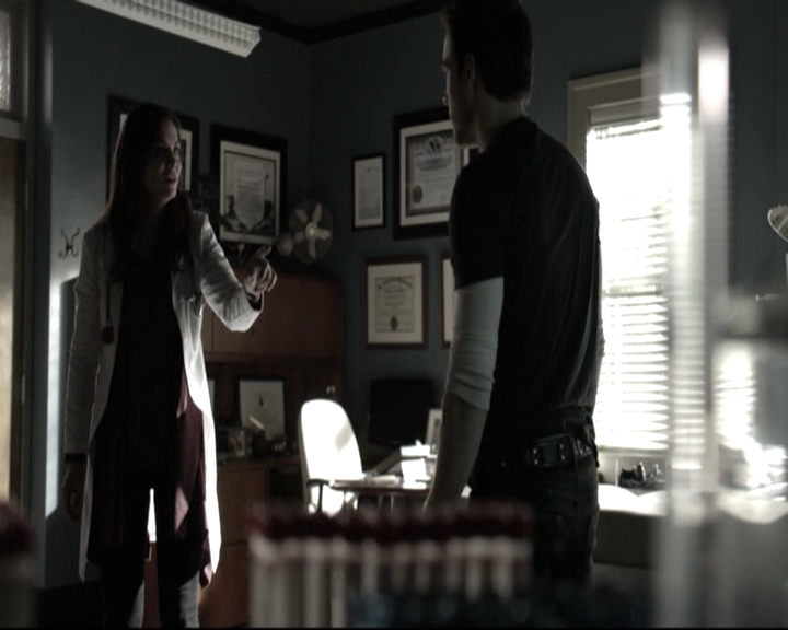 VampireDiariesWorld-dot-nl_6x15LetHerGo-deletedscenes0237.jpg