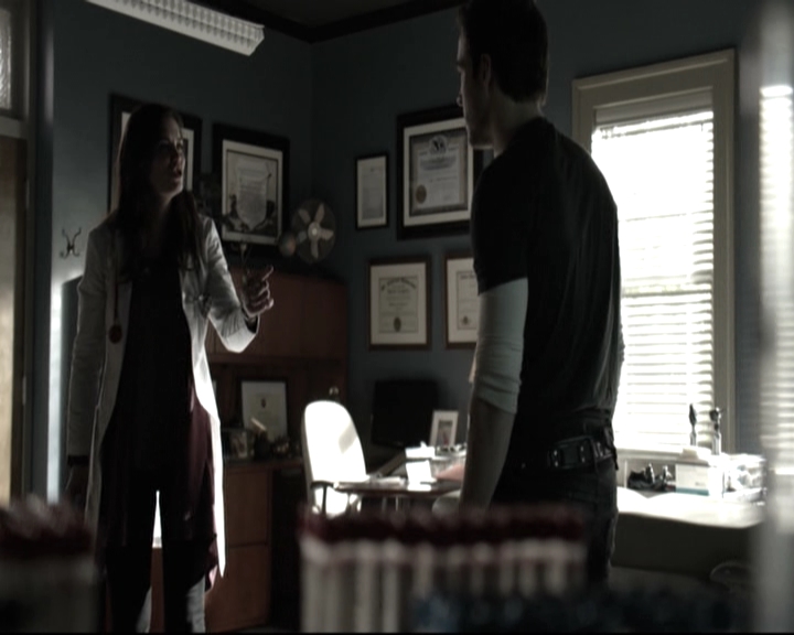 VampireDiariesWorld-dot-nl_6x15LetHerGo-deletedscenes0238.jpg