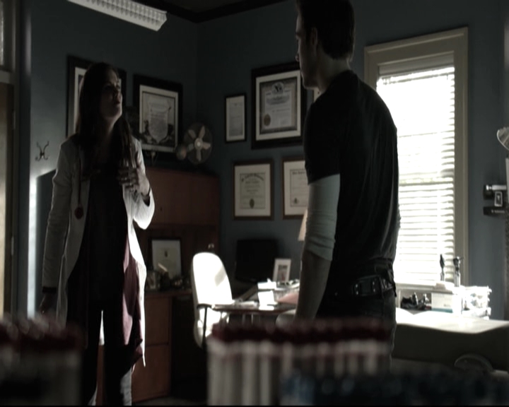 VampireDiariesWorld-dot-nl_6x15LetHerGo-deletedscenes0240.jpg