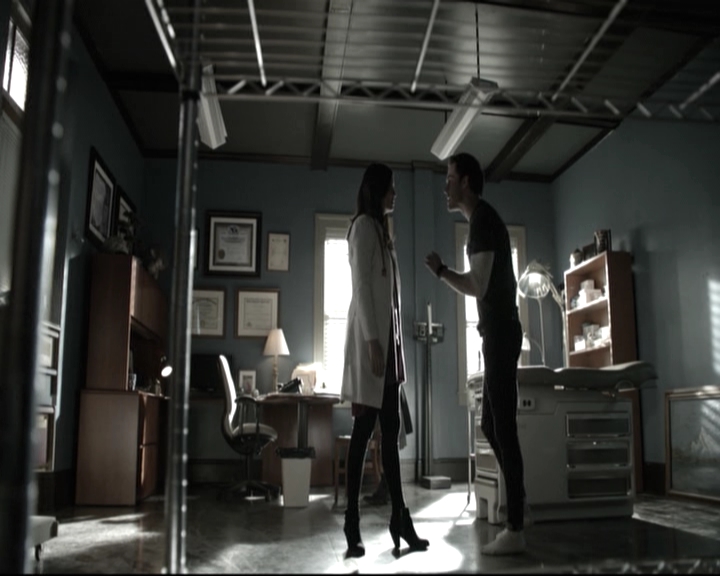 VampireDiariesWorld-dot-nl_6x15LetHerGo-deletedscenes0265.jpg