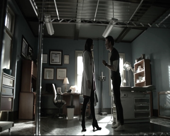 VampireDiariesWorld-dot-nl_6x15LetHerGo-deletedscenes0266.jpg