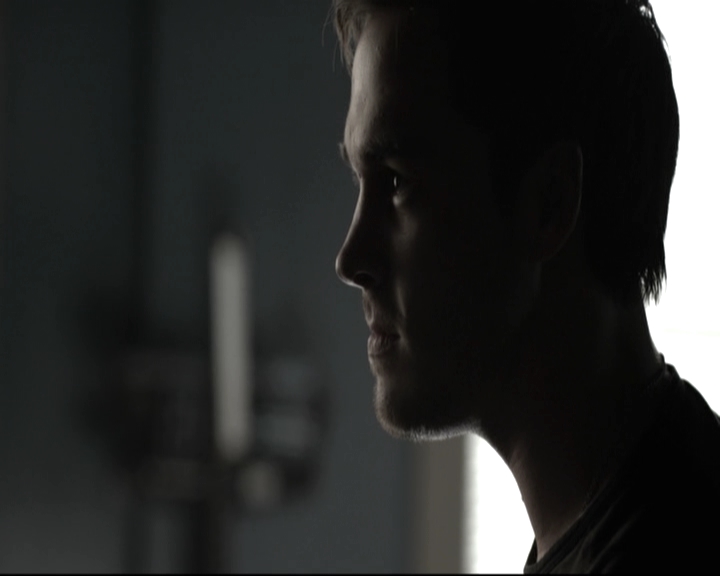 VampireDiariesWorld-dot-nl_6x15LetHerGo-deletedscenes0271.jpg