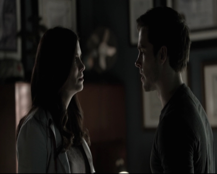 VampireDiariesWorld-dot-nl_6x15LetHerGo-deletedscenes0306.jpg