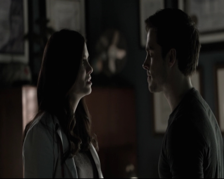 VampireDiariesWorld-dot-nl_6x15LetHerGo-deletedscenes0307.jpg