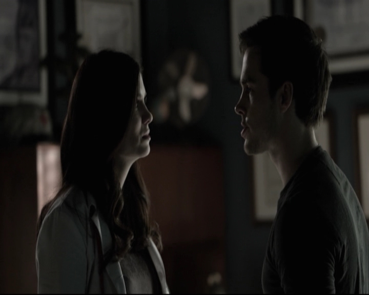 VampireDiariesWorld-dot-nl_6x15LetHerGo-deletedscenes0308.jpg