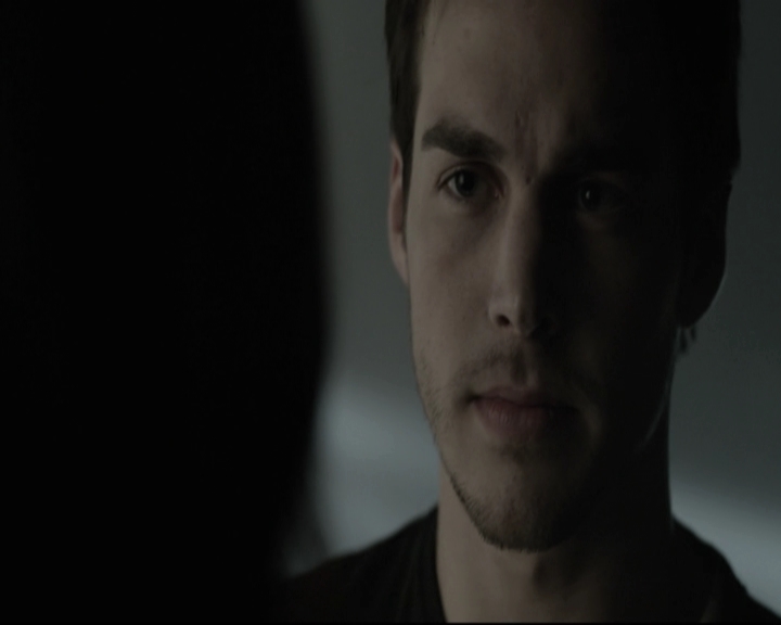 VampireDiariesWorld-dot-nl_6x15LetHerGo-deletedscenes0317.jpg