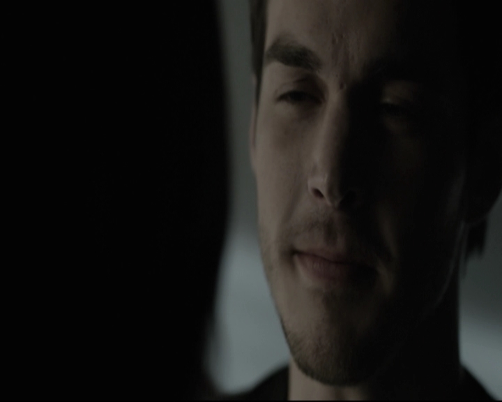 VampireDiariesWorld-dot-nl_6x15LetHerGo-deletedscenes0324.jpg