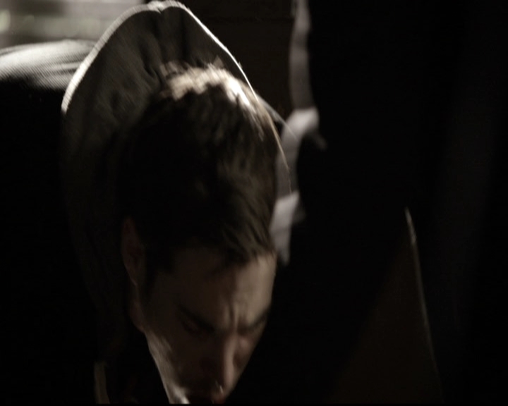 VampireDiariesWorld-dot-nl_6x15LetHerGo0348.jpg