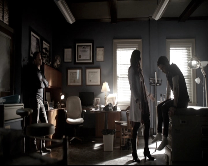 VampireDiariesWorld-dot-nl_6x15LetHerGo0610.jpg