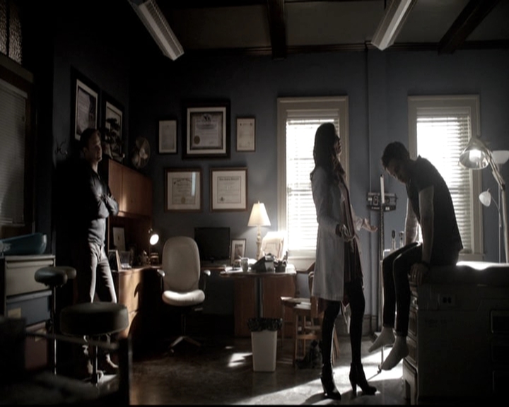 VampireDiariesWorld-dot-nl_6x15LetHerGo0611.jpg