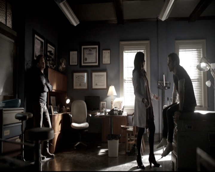 VampireDiariesWorld-dot-nl_6x15LetHerGo0612.jpg