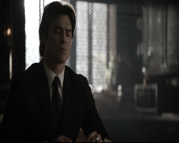 VampireDiariesWorld-dot-nl_6x15LetHerGo0824.jpg