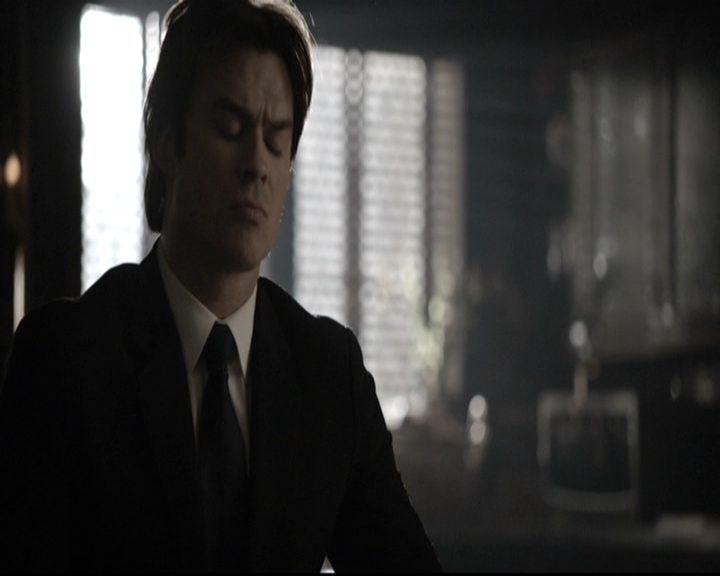 VampireDiariesWorld-dot-nl_6x15LetHerGo0826.jpg