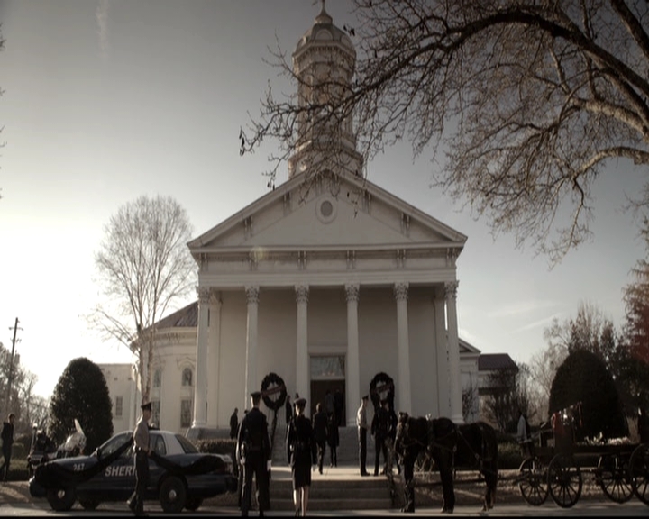 VampireDiariesWorld-dot-nl_6x15LetHerGo0896.jpg