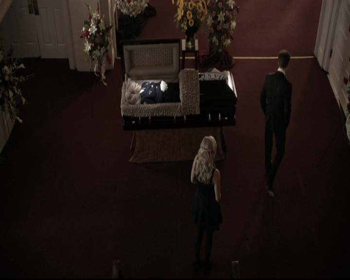 VampireDiariesWorld-dot-nl_6x15LetHerGo1017.jpg