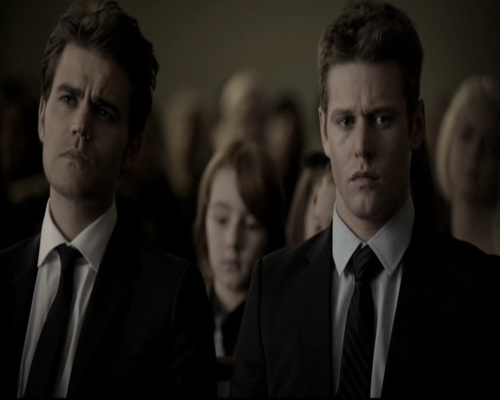 VampireDiariesWorld-dot-nl_6x15LetHerGo1201.jpg