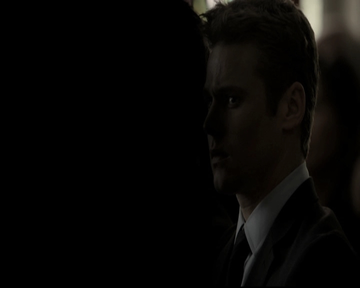 VampireDiariesWorld-dot-nl_6x15LetHerGo1228.jpg